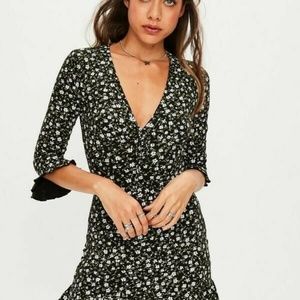 Missguided Daisy Print Frill Tea Dress in XS